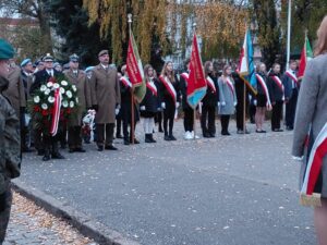 Delegacja naszych uczniów pod pomnikiem Tysiąclecia Polski