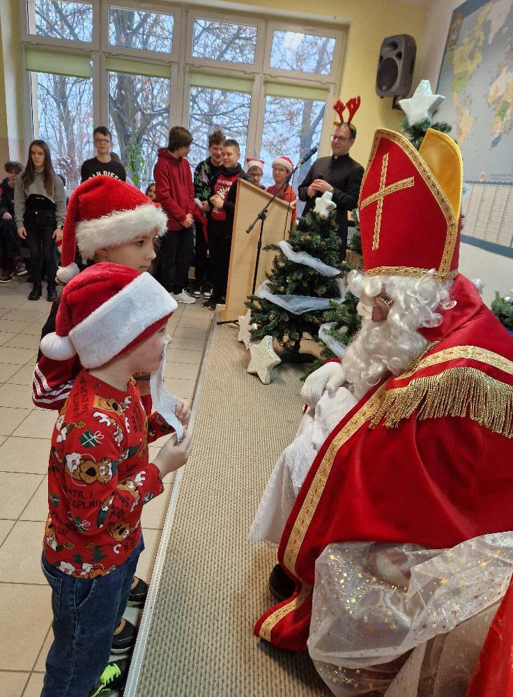 Święty Mikołaj odwiedził dzisiaj naszą szkołę