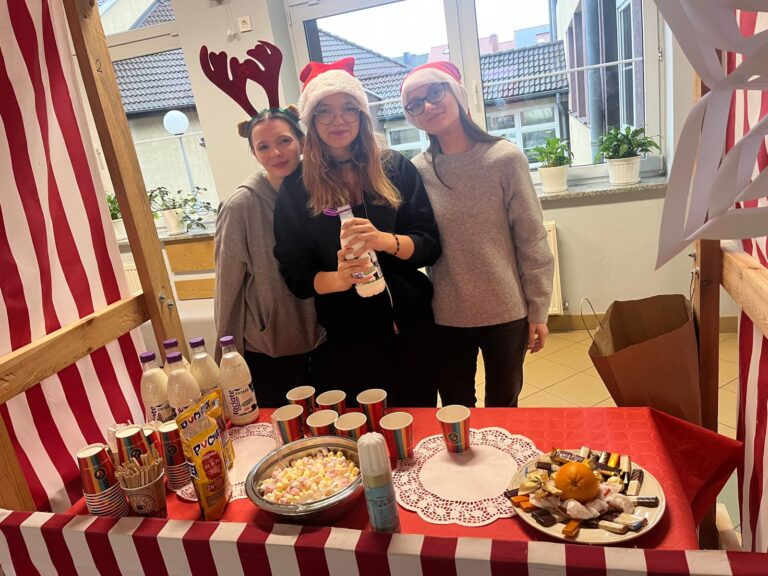 Mikołajkowa kawiarenka SU